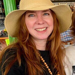 Meet your Posher, Cassandra